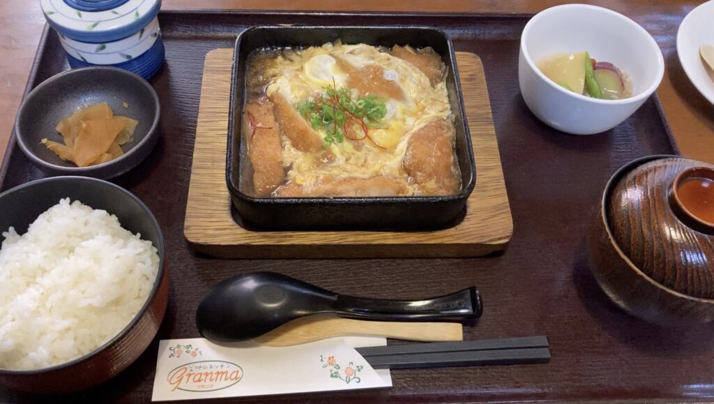 道の駅　都城　盆地のキッチングランマのカツとじ