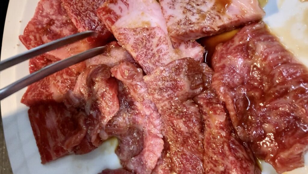 都城市の焼肉ありまんのカルビとロース