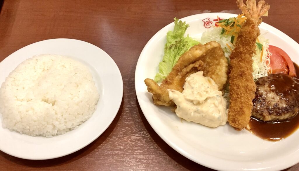 宮崎県延岡市おぐら　チキン南蛮よハンバーグセット