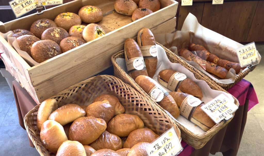 宝来堂のフランスパンや塩パン