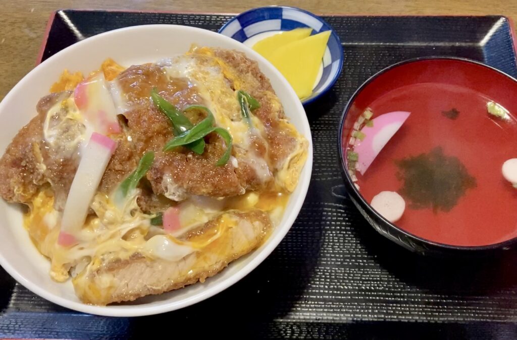 東天紅のカツ丼