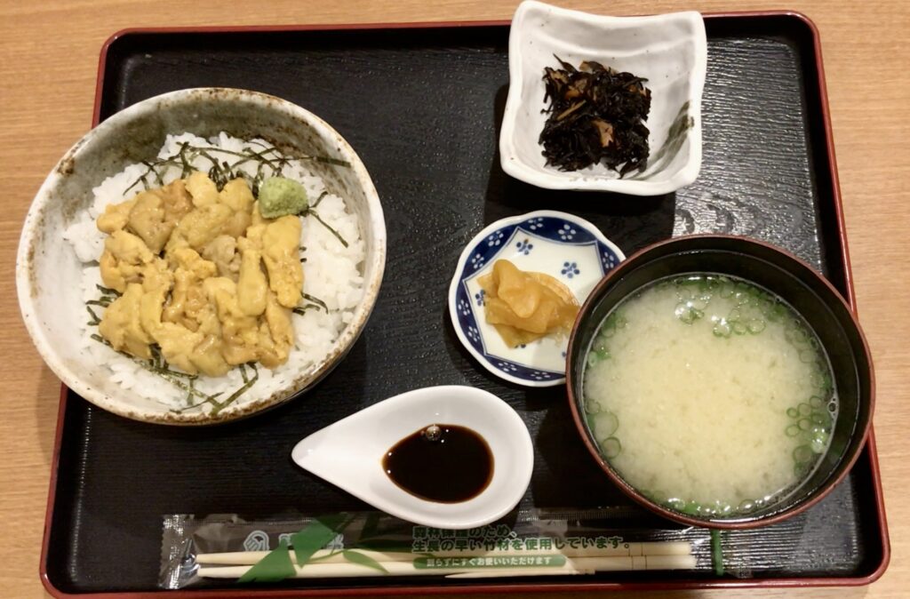 天草のおすすめ店　満海のウニ丼